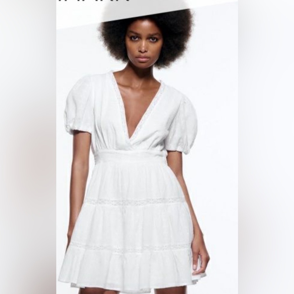 Lush girly dress!  White, size medium! Pick bracelet or necklace for free!​​​